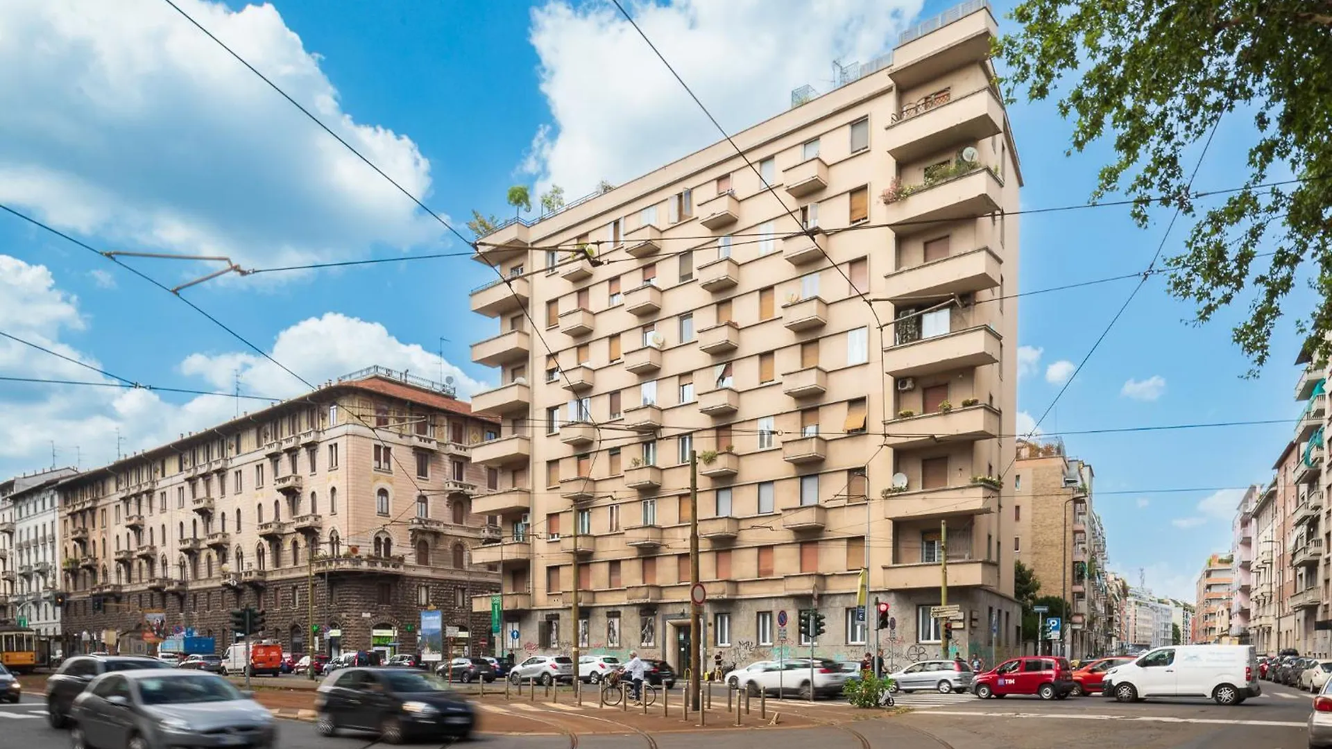 Luni 4 - Design Trilo Suite -M3- 8 Min Dal Duomo Milan 0*,  Italy